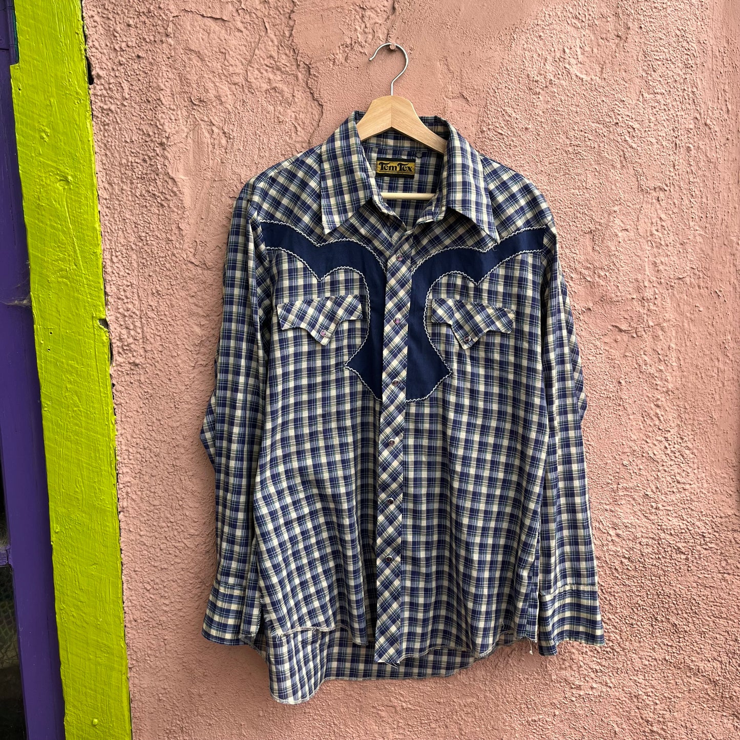 longhorn patch shirt with purple pearl snap buttons