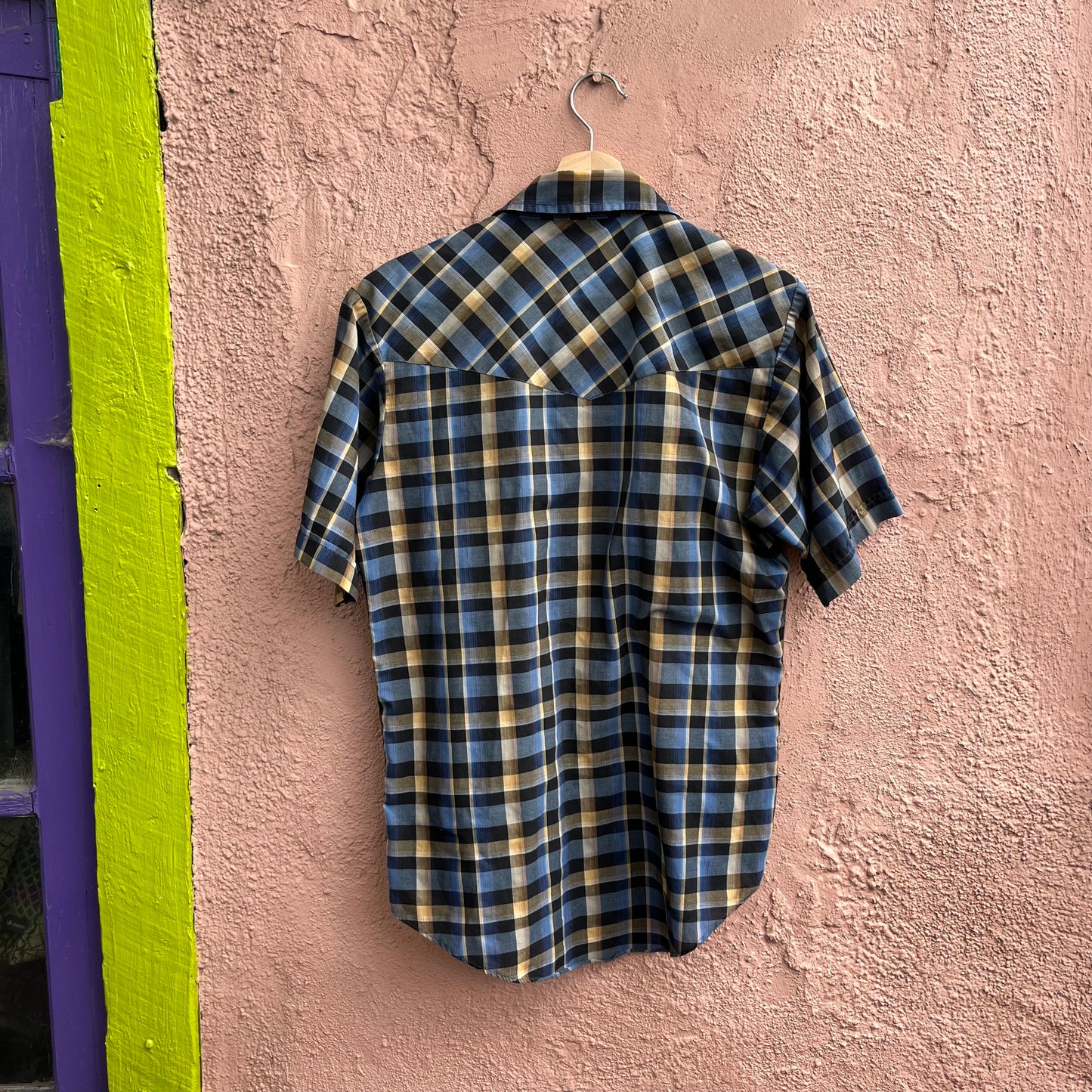 short sleeve plaid pearl snap