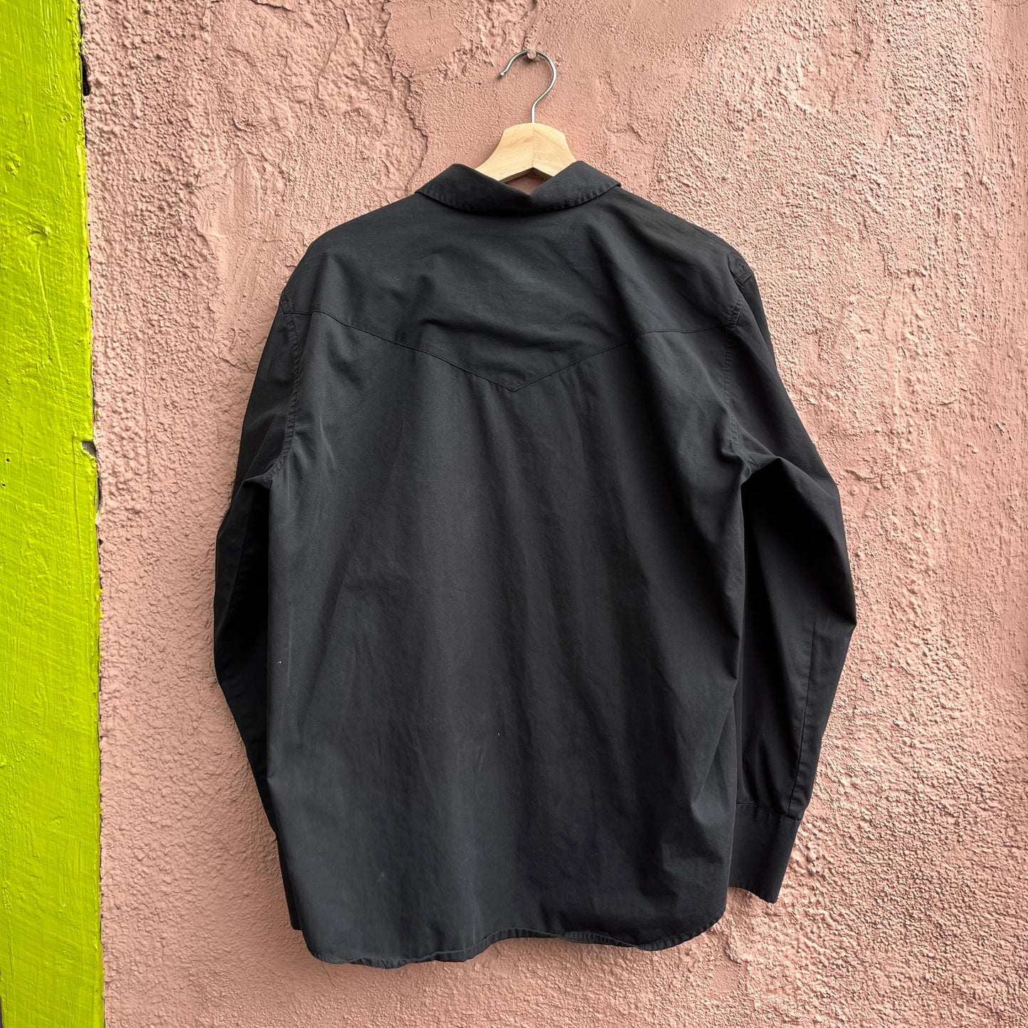 black pearl snap on black poplin western shirt